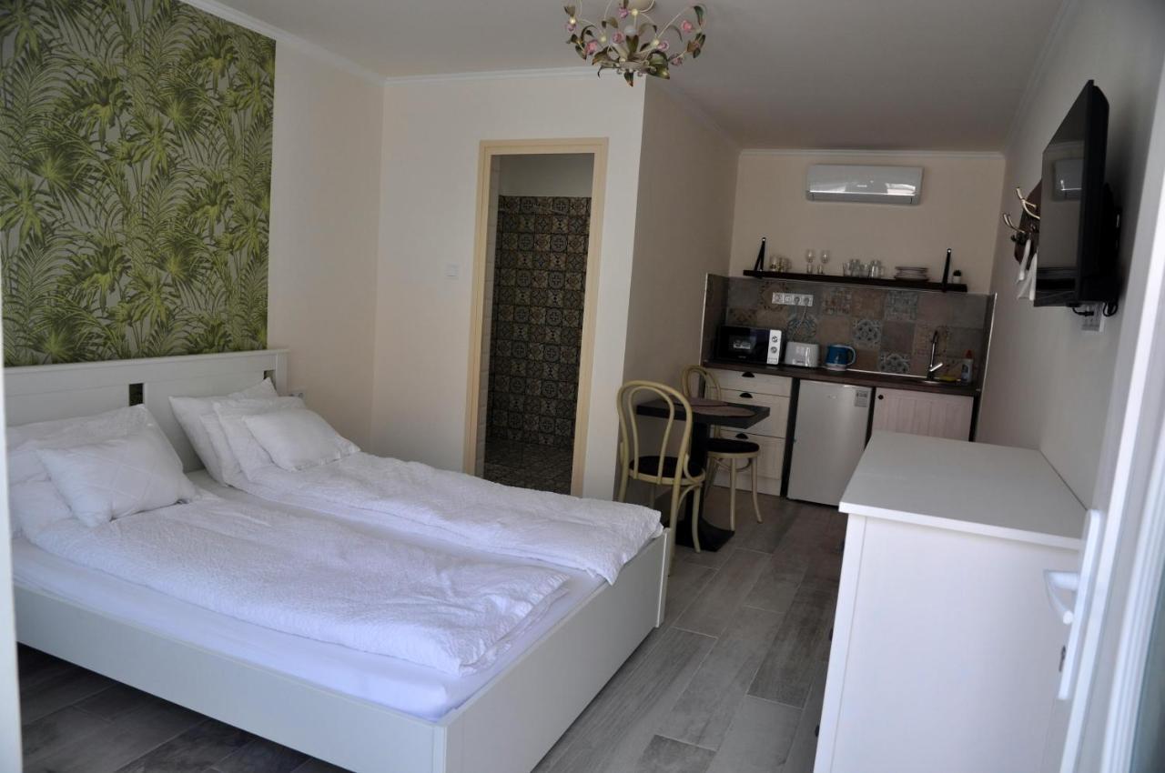 River Apartment Makó エクステリア 写真