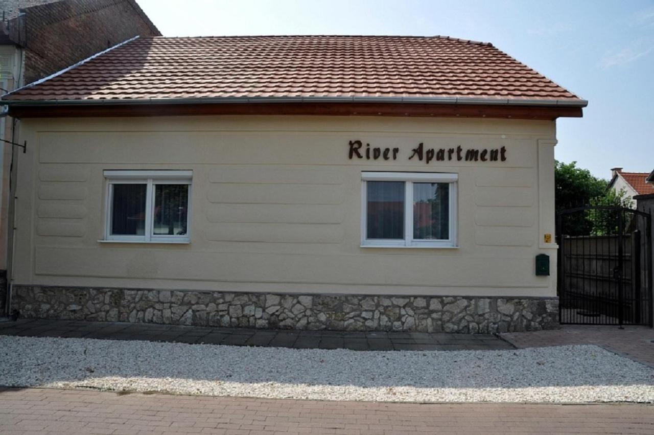 River Apartment Makó エクステリア 写真