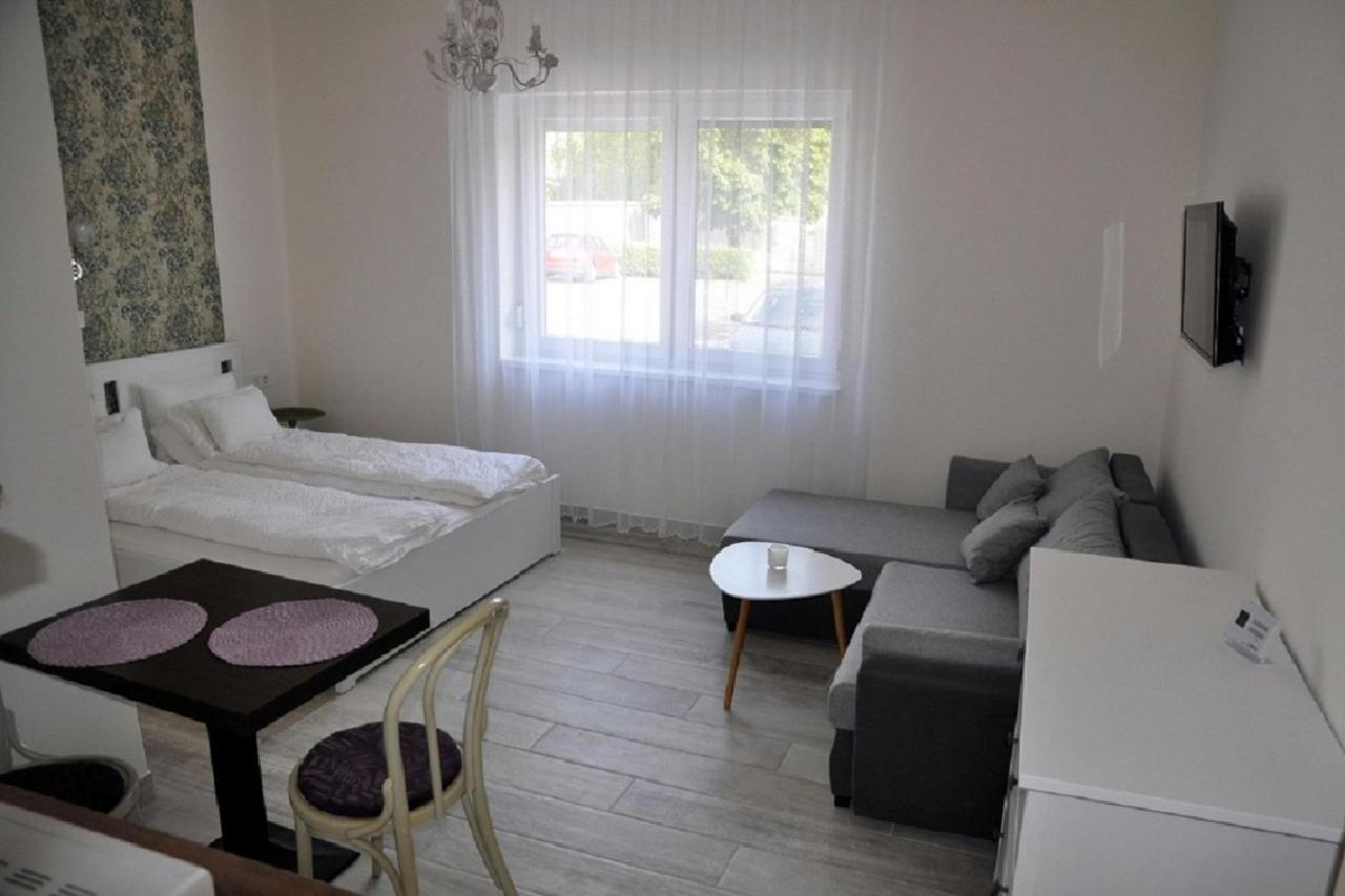 River Apartment Makó エクステリア 写真