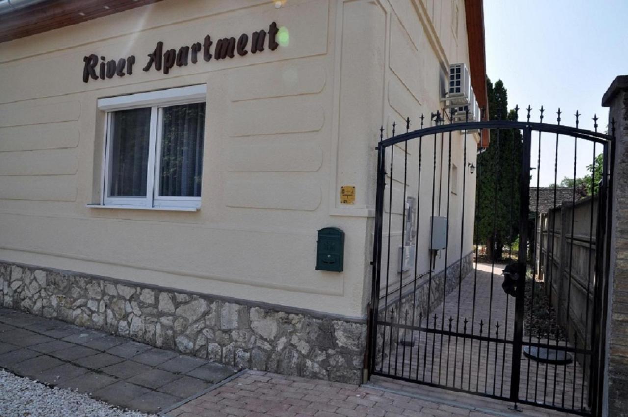 River Apartment Makó エクステリア 写真